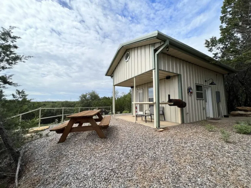 Inspiration Cabin at Lake Godstone - Image 1