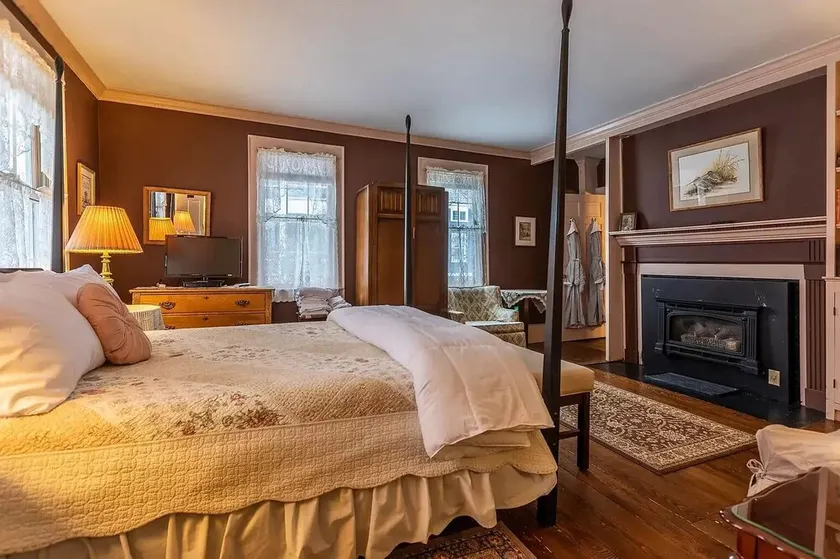 Room in Historic Inn! 20 Minutes to Okemo! - Image 1