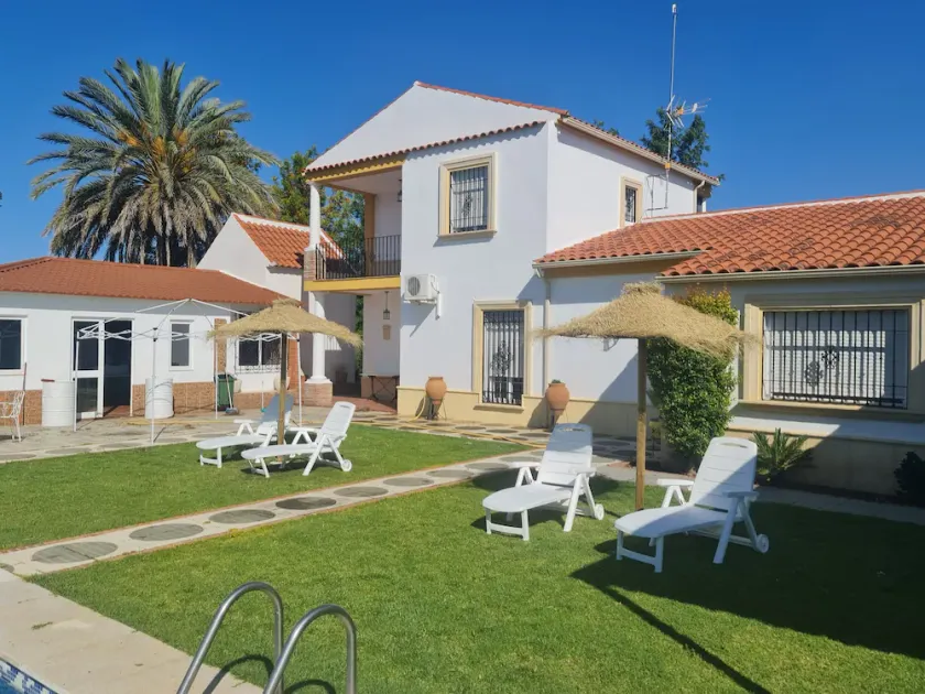 LA Casa DE Josefina - Image 1