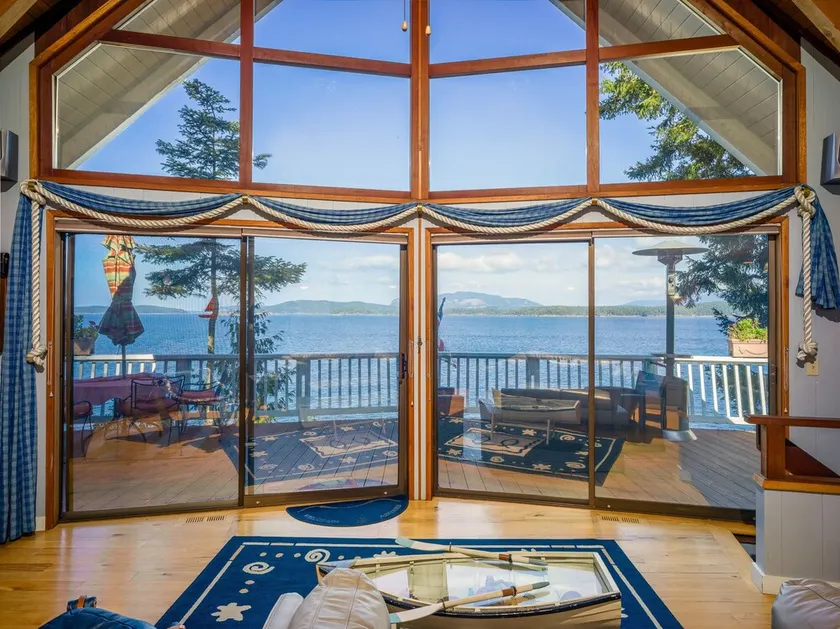 Chalet mignon au bord de l'eau avec une vue imprenable. Près de Friday Harbor - Image 1