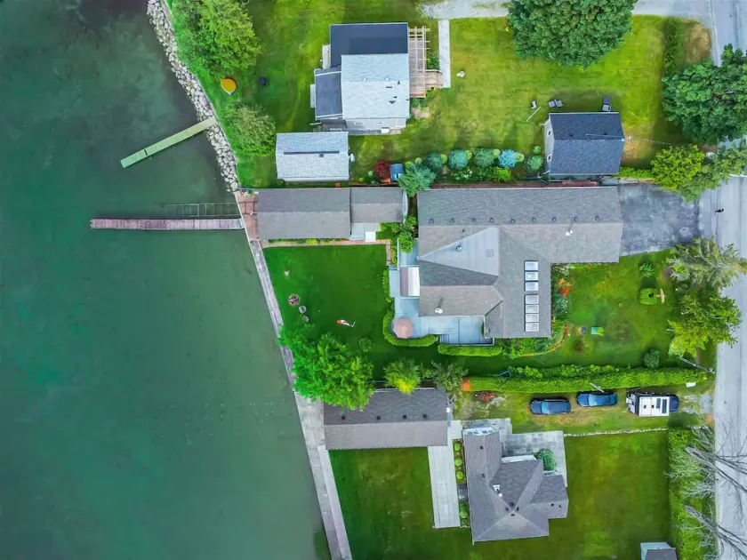 Luxury Waterfront/Lakefront Cottage on Lake Simcoe - Image 1