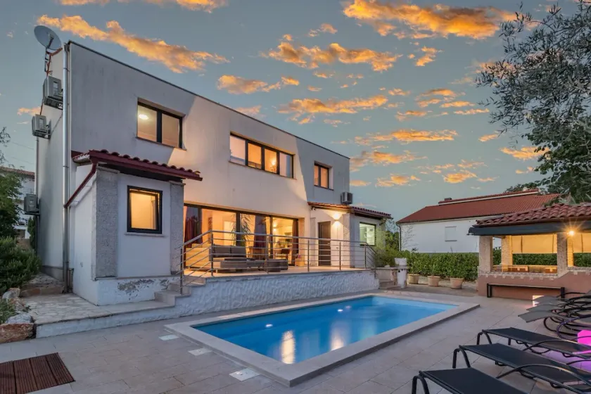 Villa Lelaina near Pula with private Pool and 3 km from the beach - Image 1