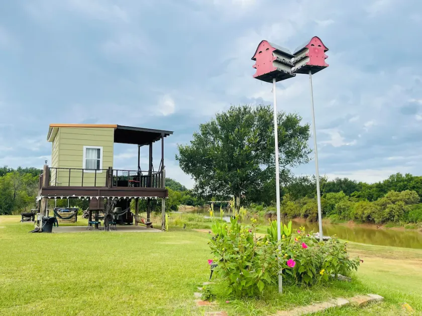 Romantic Waterfront Cabin on the River near Possum Kingdom Lake - Image 1