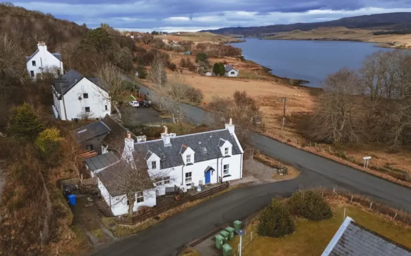 1 Keepers Cottage Skeabost Bridge Isle Of Skye - Image 1