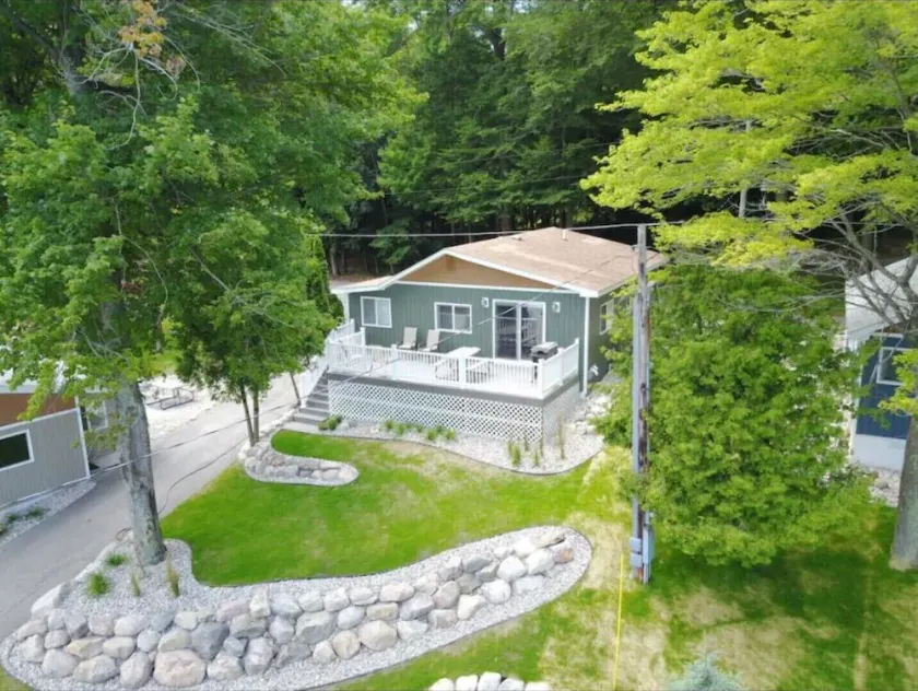 BIRCH - Grace Landing Cottages With Stunning Sunsets Over Hamlin Lake - Image 1