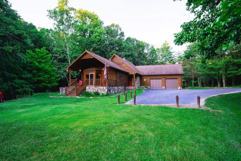 The Creekside Home at Four Fillies Lodge - Image 1