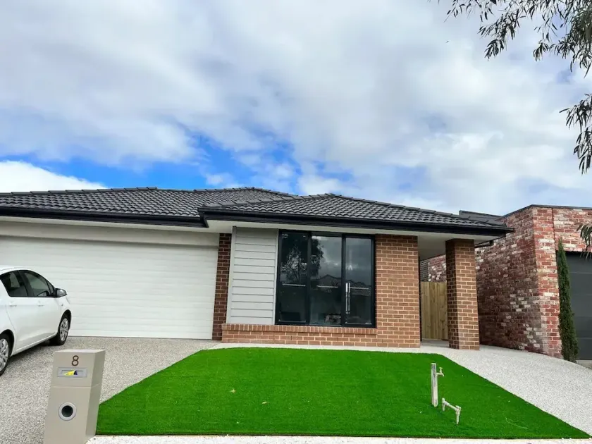 Spacious 4 bedroom home in Weir Views near Warrawong Estate - Image 1