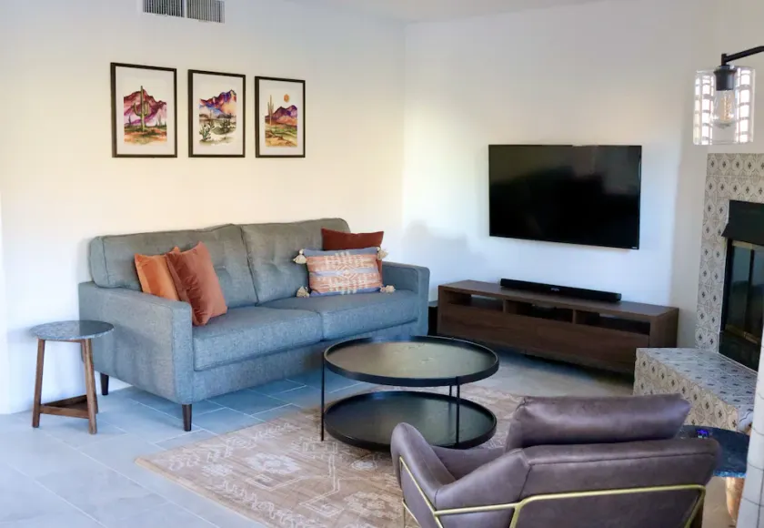 Newly renovated condo with mountain views! - Image 1