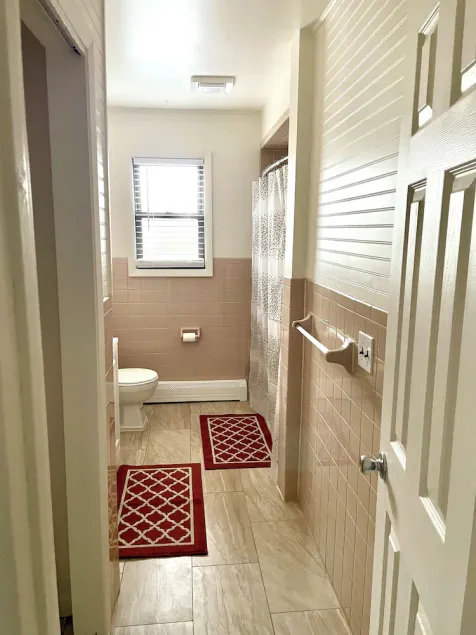 Spacious comfort, 1st FL, parking, 2 TVs, laundry,Beautiful views of NYC skyline - Image 1