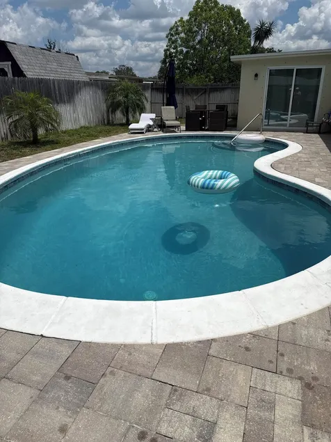 Private House with Heated Pool, Close to Attractions! - Image 1
