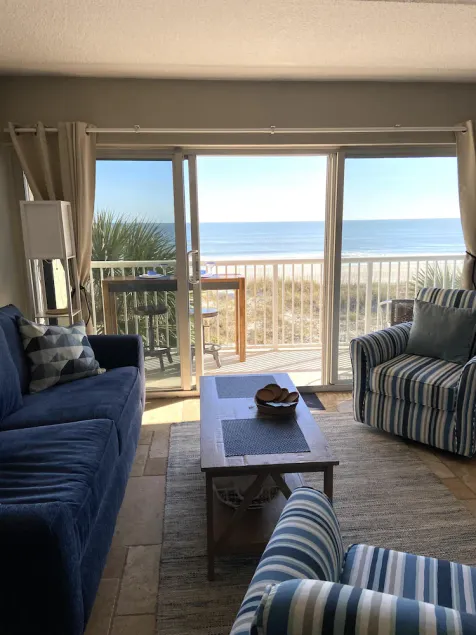 Cozy & Cheerful Oceanfront 2-bedroom condo w/ pool - Image 1