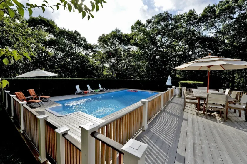 Bridgehampton Farmhouse - Image 1