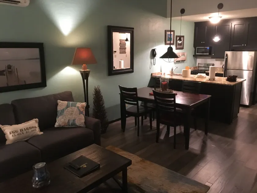 Landmark 2-BR King Beds, 2 Bath in Charthouse - Image 1