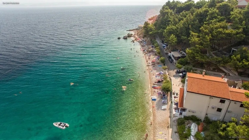 2 Bedroom, 4 Guests, Direct on a stunning beach - Image 1