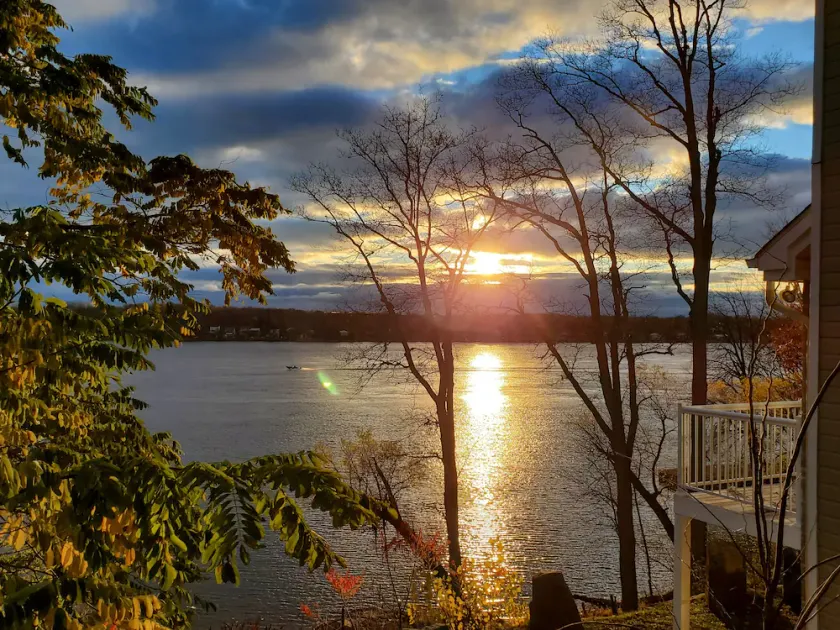 Waterfront, private beach, dock, view and great comfort SPA + Fireplace  - Image 1