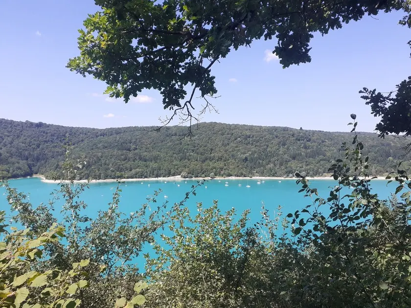 Maison Bord du lac de Vouglans Maisod Jura - Image 1