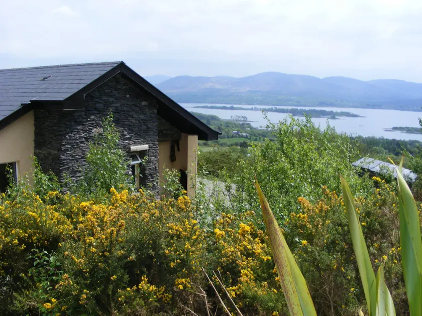 Casinha de campo de dois quartos com magnífica vista para o mar a apenas 10 minutos de Kenmare - Image 1