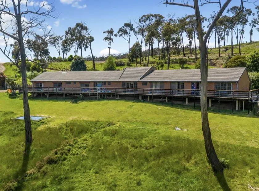 1 bedroom studio very quiet with farm view in Heathcote junction. - Image 1