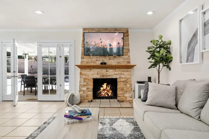 GOODE.HOMES Cozy 4 bedroom home w/ Jacuzzzi - Image 1