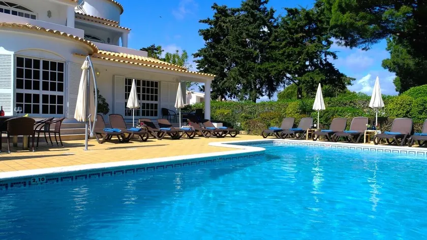 Villa tenazinha I Heated Pool Sleeps up to 20 - Image 1