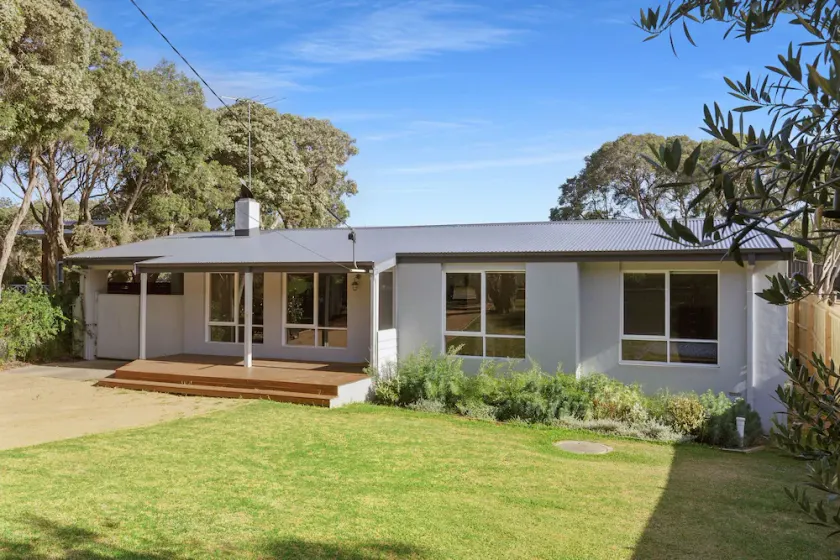 Superbly situated on the southern peninsula and sleeping 8 guests - Image 1