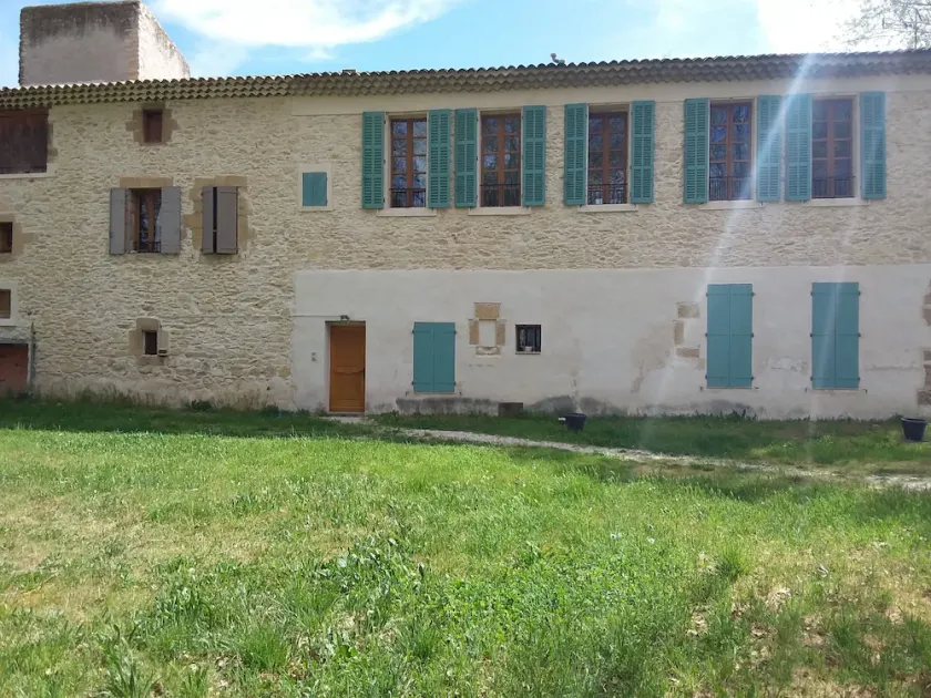 Spacious renovated apartment in agricultural building - Image 1
