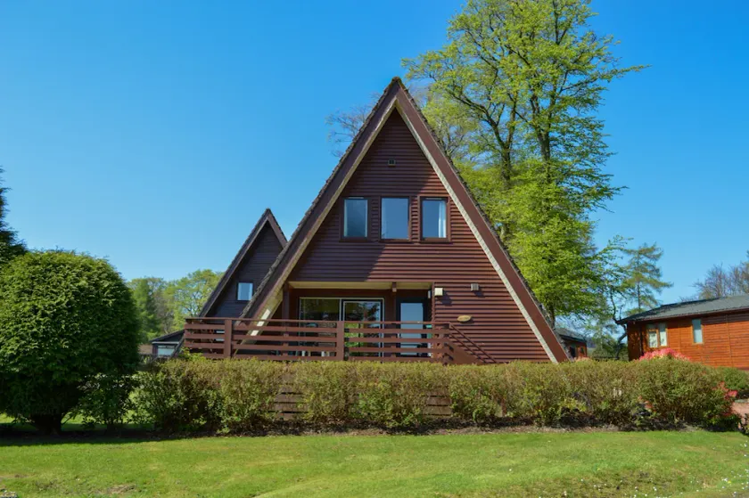 Loch view location in Holiday park, sleeps 4 persons, off road parking, free Wi-Fi - Image 1