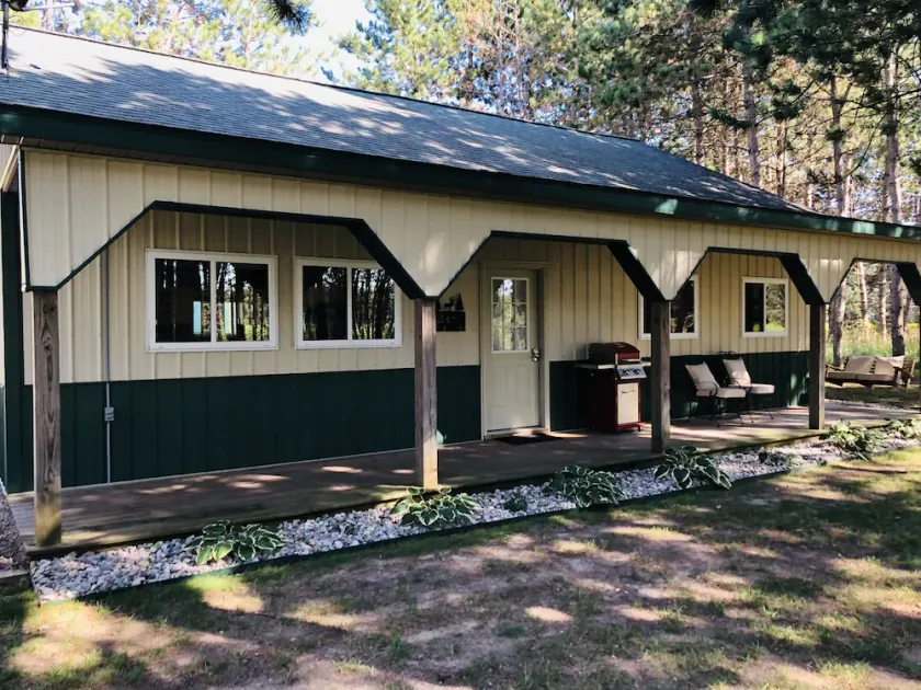 Grand Traverse County Cabin in the Woods - Image 1