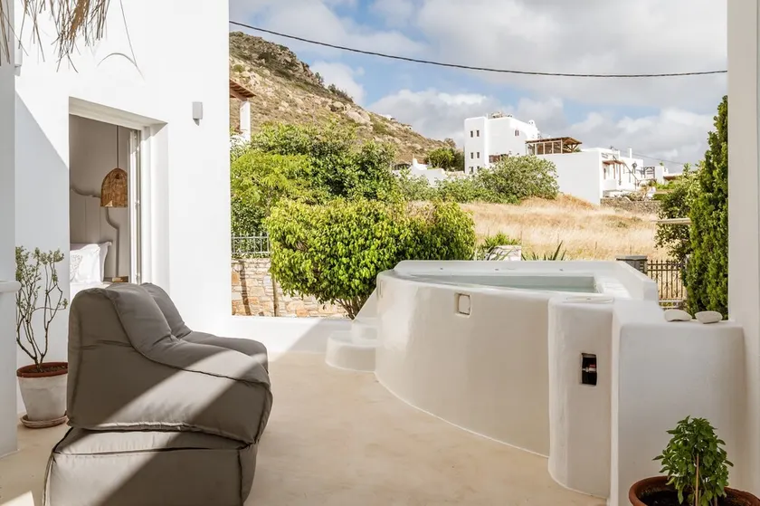 Apartment In A Hotel 'Aeolos Thalia Suite' with Sea View, Wi-Fi and Air Conditioning - Image 1