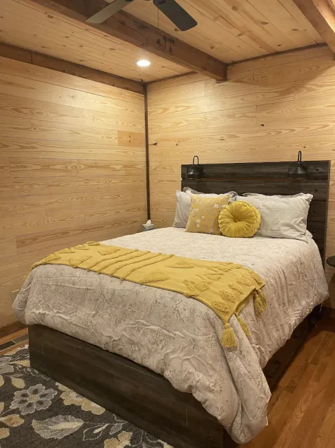 Fully remodeled cabin minutes from Walls of Jericho, Circle E, The Glass House - Image 1