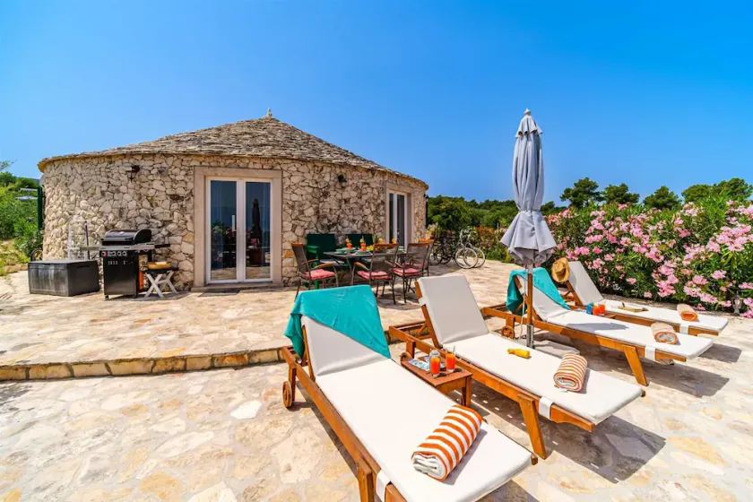 Authentic Island Bunja House with pool - Image 1