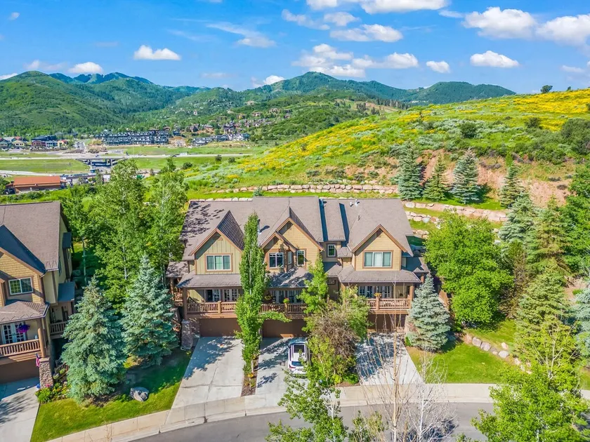 Experience luxury at Jeremy Ranch Snowtop Manor, Close to everything Townhome! - Image 1
