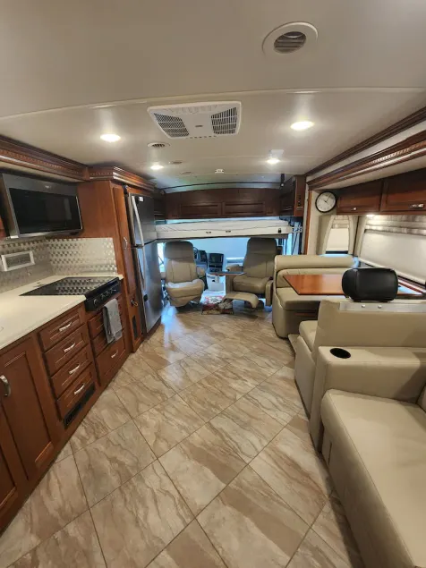 2019 Winnebago 40 foot RV Downtown Clarksville - Image 1