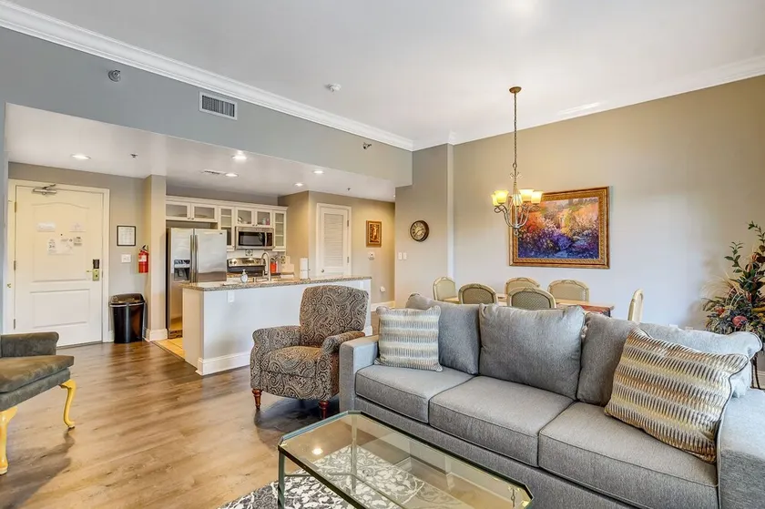 GODT ELEGANT 2 BR POOLSIDE Condo i MonteLago Village - Image 1