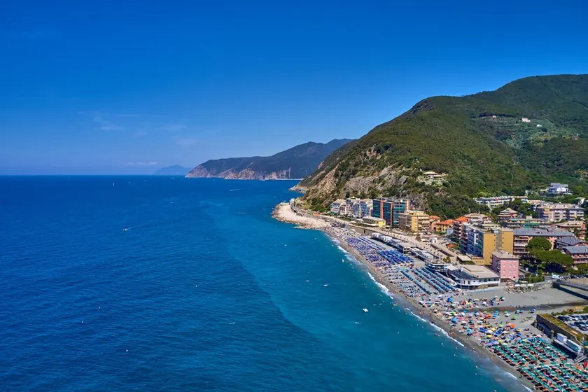 Peaceful Apartment with Terrace In Deiva Marina - Happy Rentals - Image 1