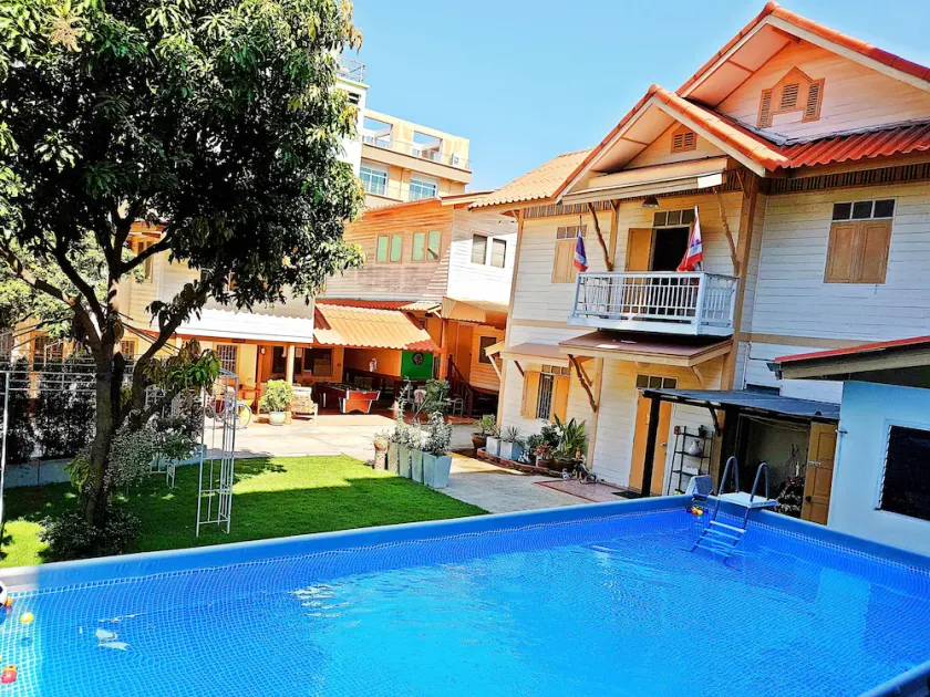 FAB House 1_Pool & Garden_Families / Friends_Central Bangkok_ BTS (8 Personen) - Image 1