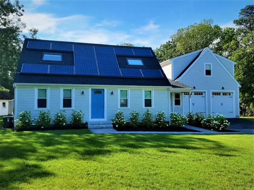 Beautiful home!!! Private game room, swimming pool and pets allowed. - Image 1