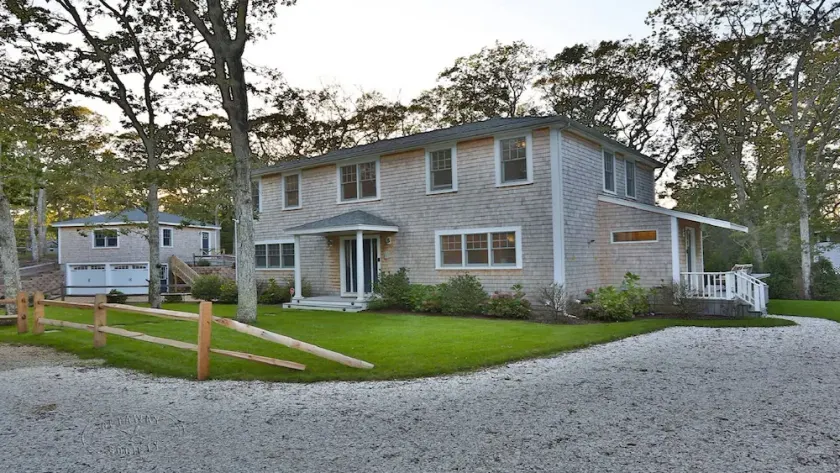 Modern, luxury 5-bed, 4.5-bath w/full basement! Now booking for 2026! - Image 1