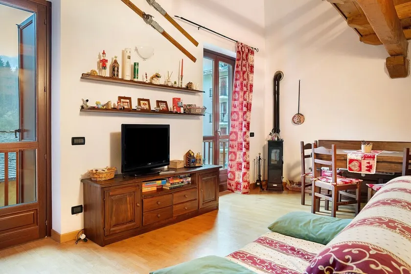 Apartamento 'Casa Sul Fiume' com vista para a montanha, varanda e acesso Wi-Fi - Image 1