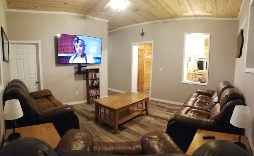 2bd-1bth-3beds.  With golden tee arcade! Outdoor covered patio with tv - Image 1