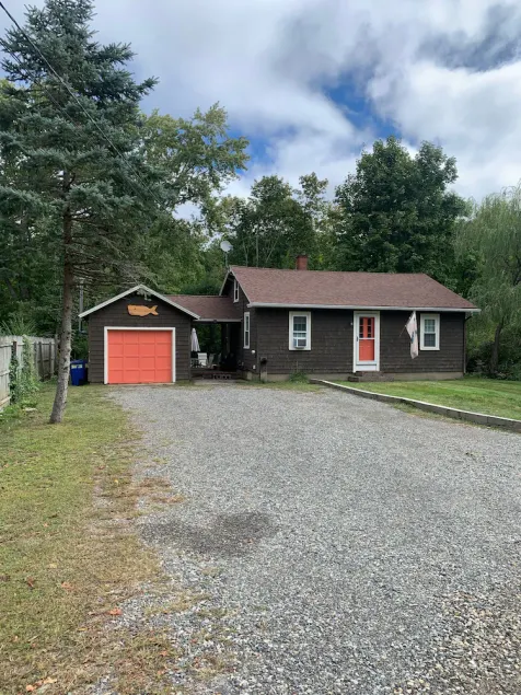 Peaceful York Beach Cottage: Private Cul-de-Sac, Nature Views, Minutes to Shore - Image 1