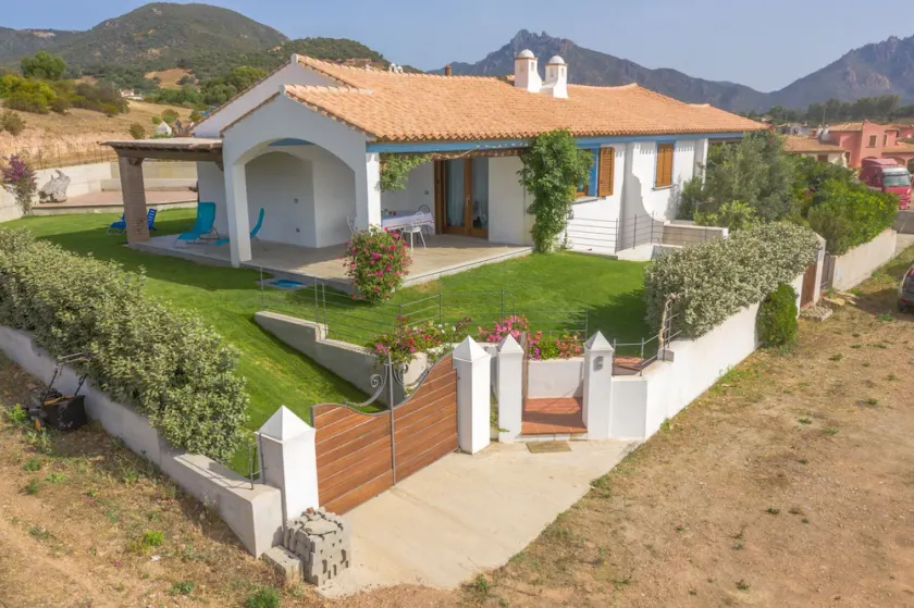 Villa Calipso,vista mare, a pochi minuti a piedi dalla spiaggia di Foxi Murdegu - Image 1