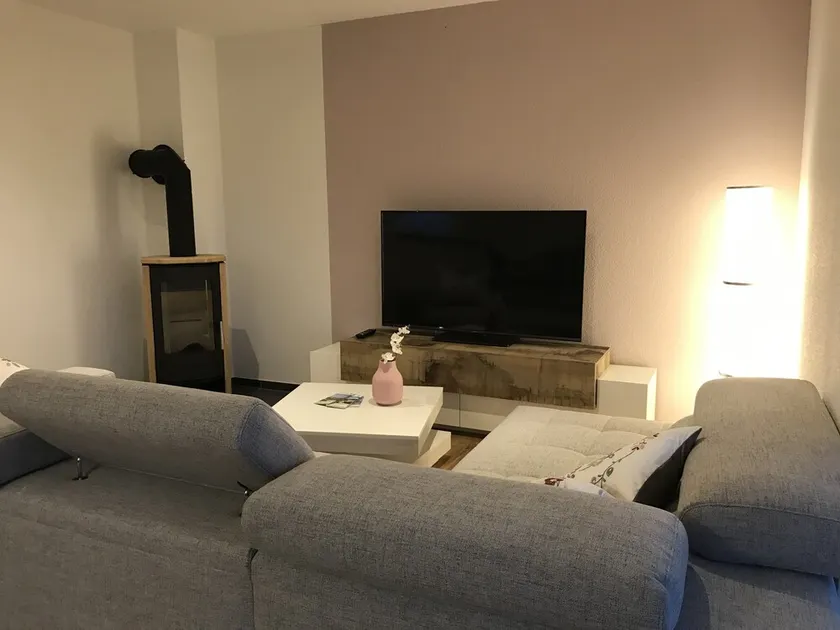 Luxus Ferienwohnung für 6 P. mit Sauna & Holzofen - am Wasser und in Strandnähe - Image 1