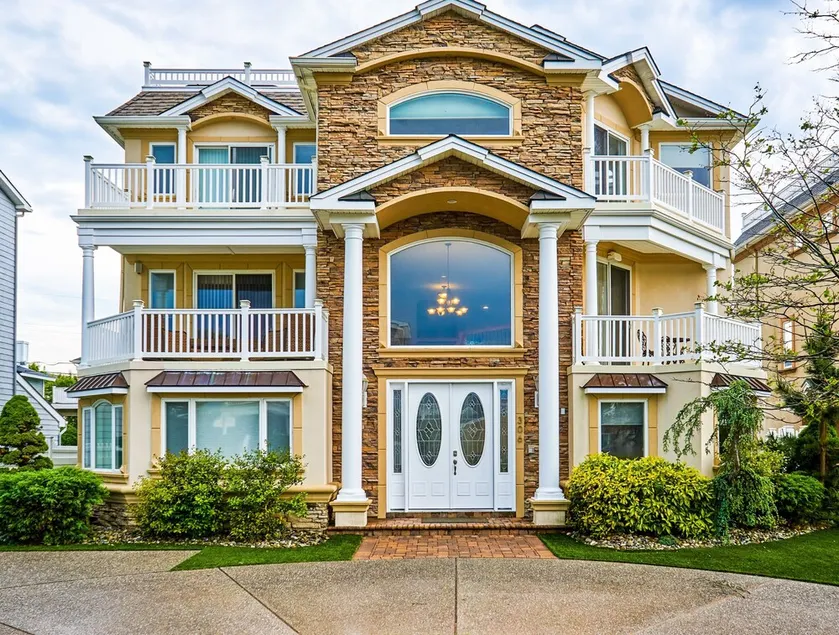 24 Schlafplätze! Luxushaus mit 9 Schlafzimmern, 8 Vollbädern, Pool, Aufzug und Dachterrasse - Image 1