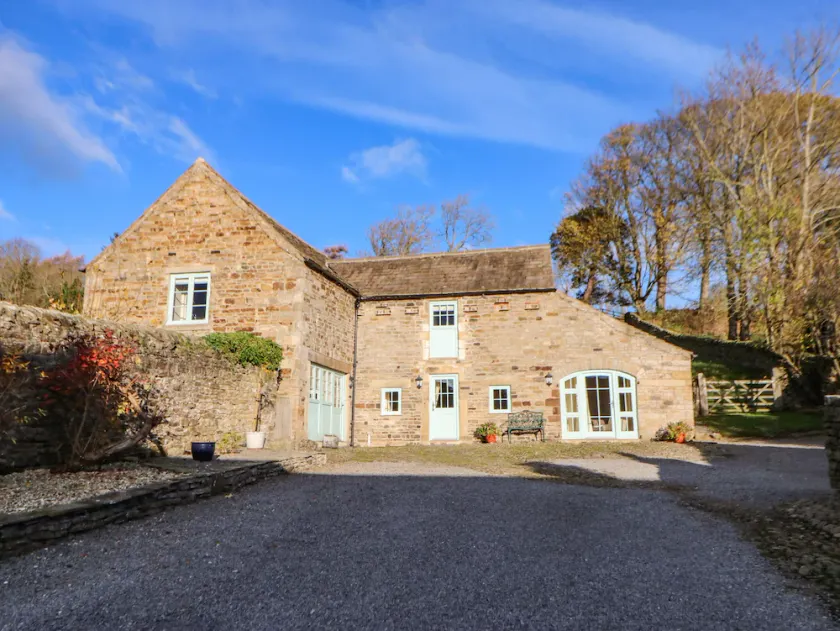 THE BARN, pet friendly, character holiday cottage in Frosterley - Image 1