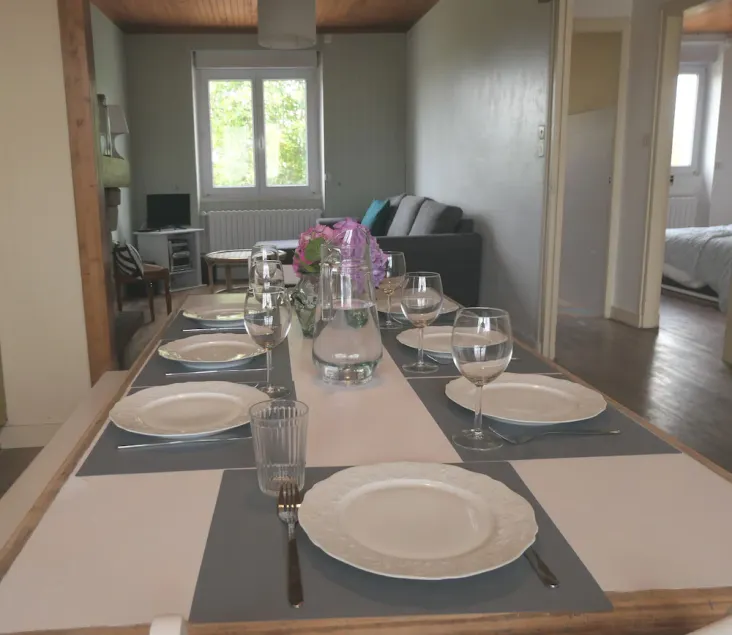 4 bedroom house near the sea and shops - Image 1