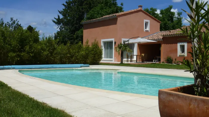 Charming contemporary gîte: wooded property, private pool, Luberon view - Image 1