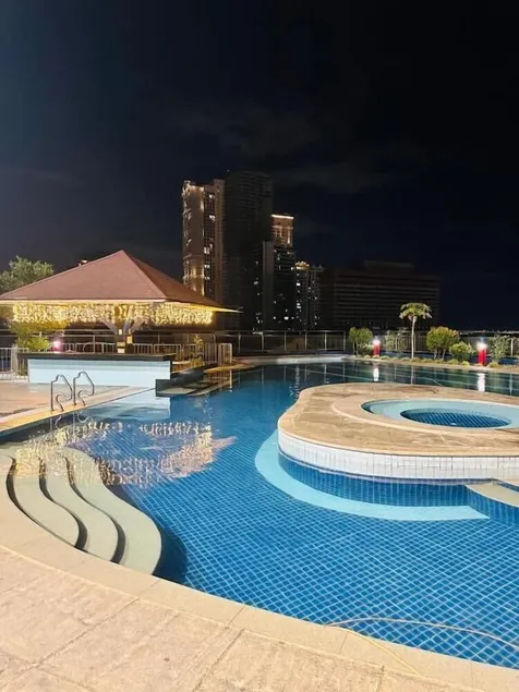 Sky N Sea Suites Malate Sea & City View - Image 1