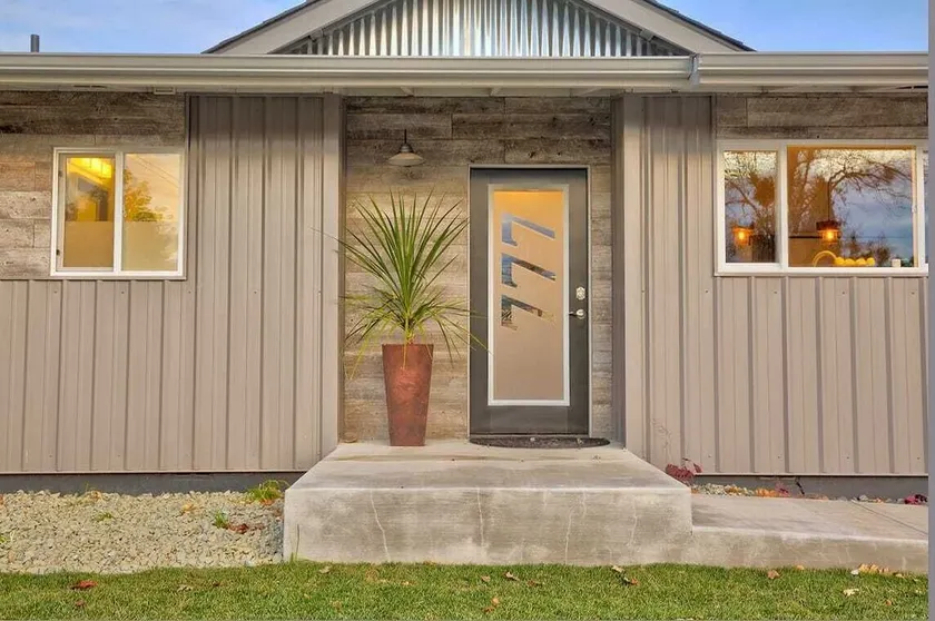 3 Bedroom, 2 Bath, Clean, Bright, Modern Space, in a Quite, Modest Neighborhood - Image 1