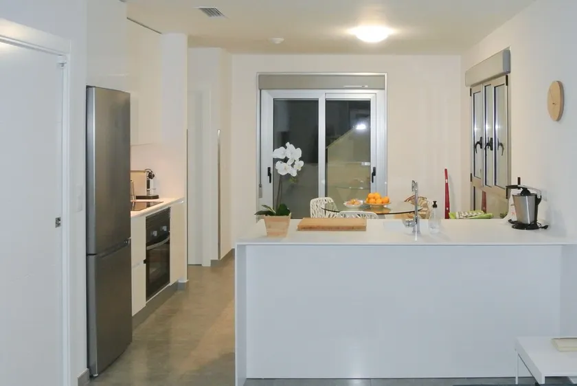 Grand penthouse avec terrasse sur le toit, vue mer et piscine - Image 1